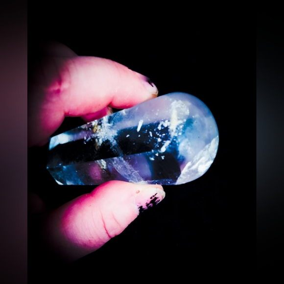 Clear Quartz Point - Medium - High Quality Crystal - Pagan Wicca Alter Tool - Picture 3 of 4